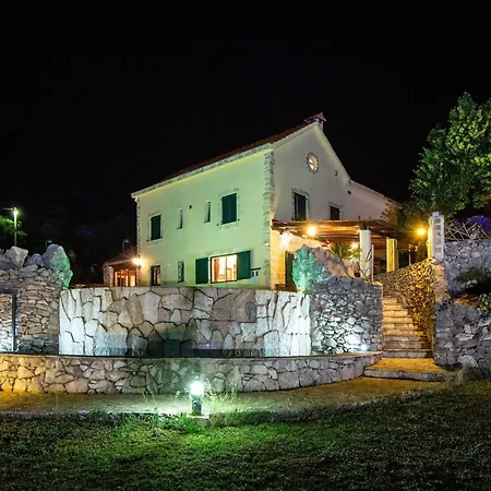 Authentic Dalmatian Hillside Escape With Pool, Sauna & Bbq - Seven Bedroom