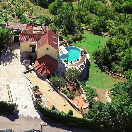 펜션 Authentic Dalmatian Hillside Escape With Pool, Sauna & Bbq - Seven Bedroom *