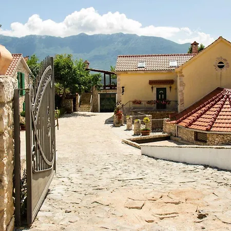 Authentic Dalmatian Hillside Escape With Pool, Sauna & Bbq - Seven Bedroom 펜션