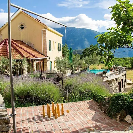 Authentic Dalmatian Hillside Escape With Pool, Sauna & Bbq - Seven Bedroom 펜션 *