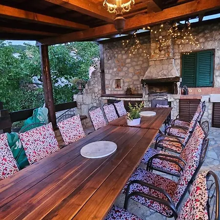 Authentic Dalmatian Hillside Escape With Pool, Sauna & Bbq - Seven Bedroom
