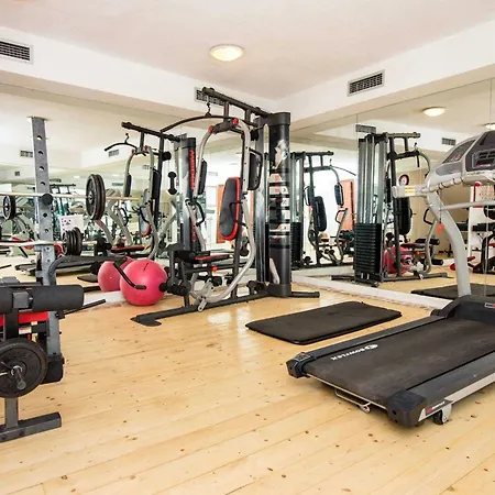 펜션 Authentic Dalmatian Hillside Escape With Pool, Sauna & Bbq - Seven Bedroom Zadvarje
